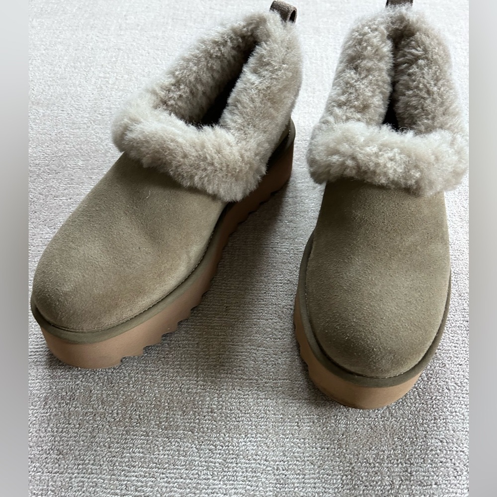 New! Ugg Nita platform slipper. Taupe, size 9
